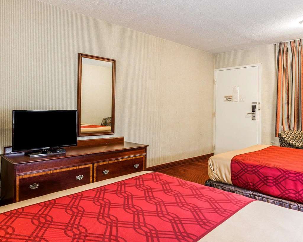 Econo Lodge Inn & Suites Matthews - Charlotte Room photo