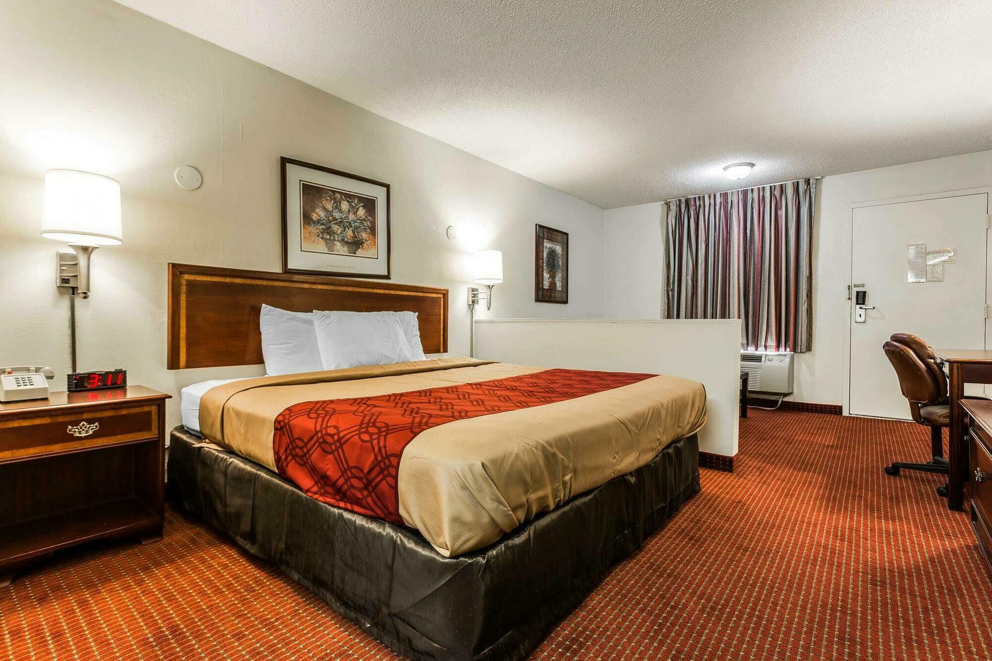 Econo Lodge Inn & Suites Matthews - Charlotte Exterior photo